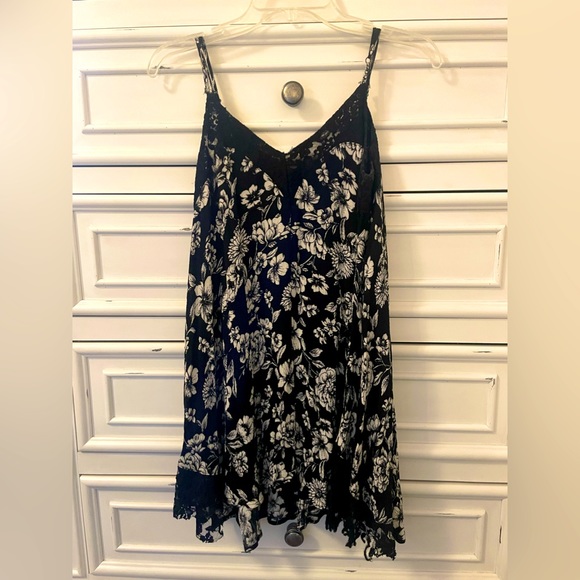 Black and White Dress. - Picture 5 of 5